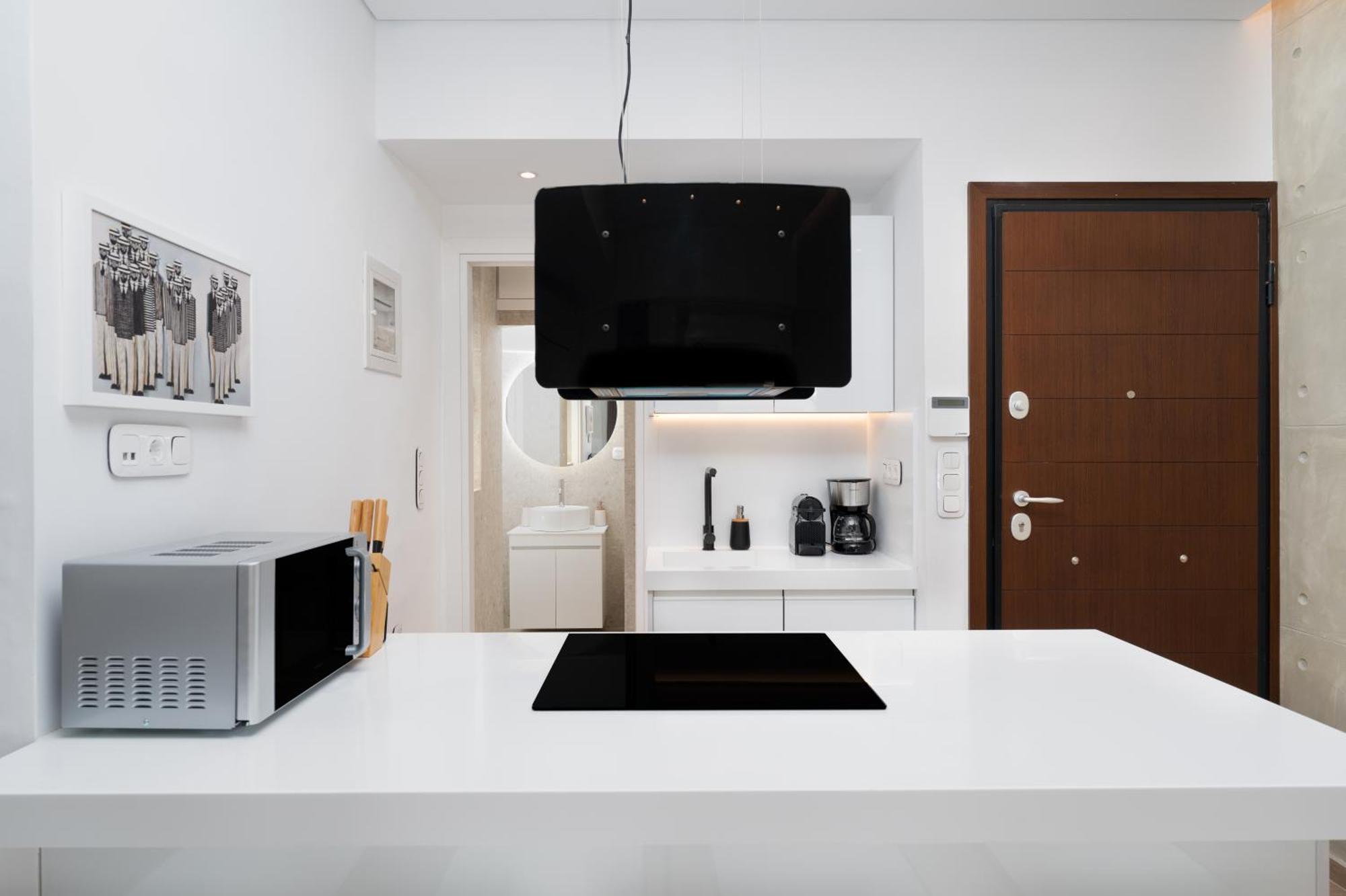 Retreat, Stylish 1-bedroom With Full Amenities Apartment *